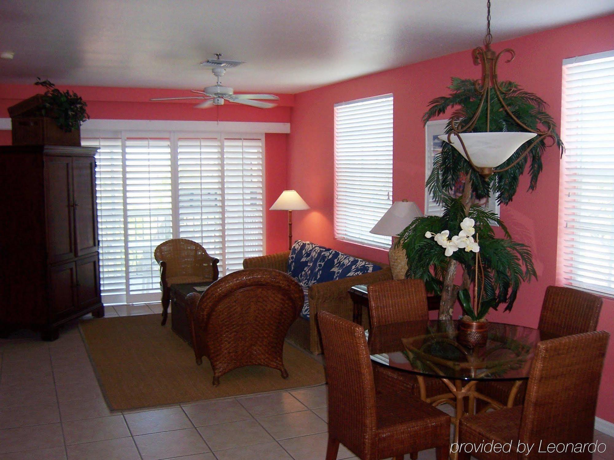 Olde Marco Island Inn And Suites Room photo