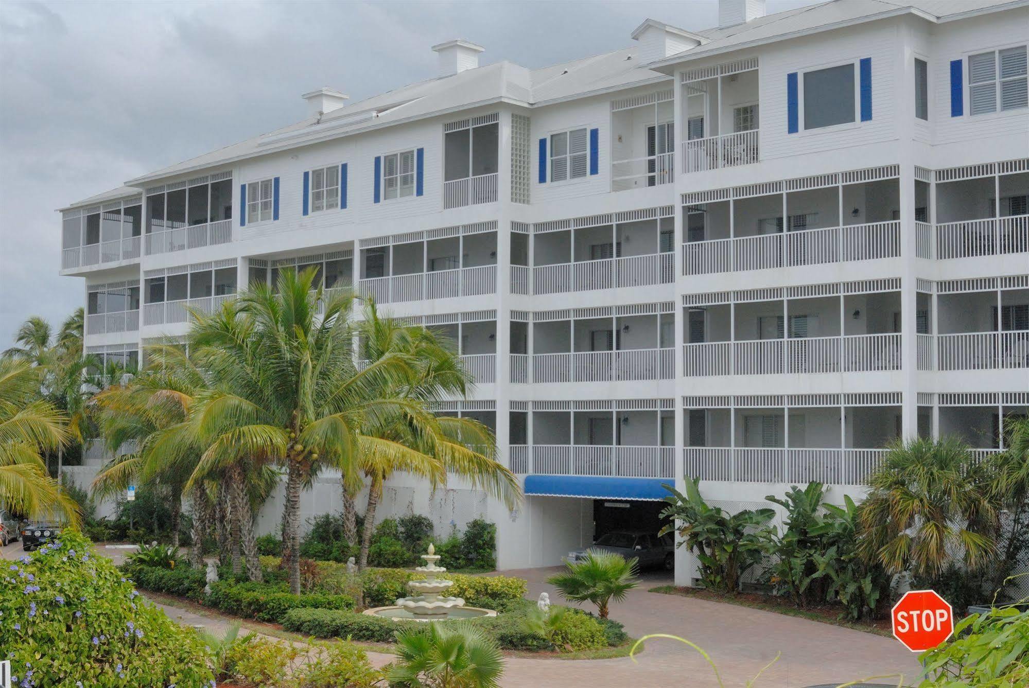 Olde Marco Island Inn And Suites Exterior photo